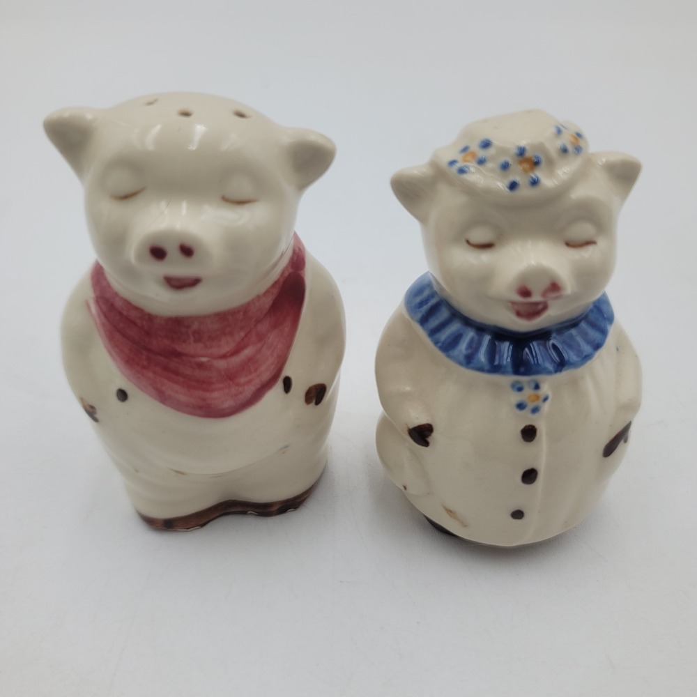 Vintage Shawnee Pottery Smiley and Winnie Pig Salt and Pepper Shakers Set